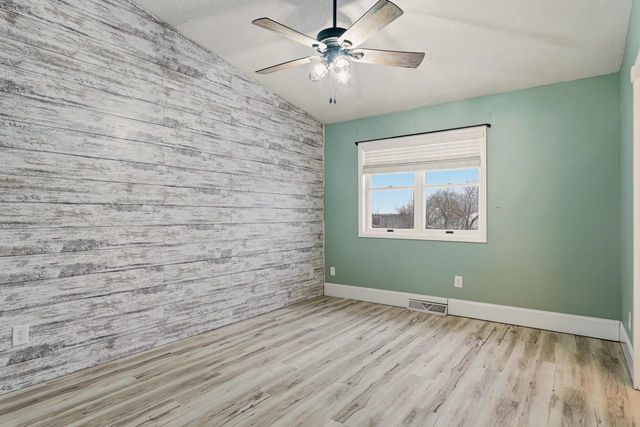 1978 Sandalwood DRIVE, Onalaska, WI 54650