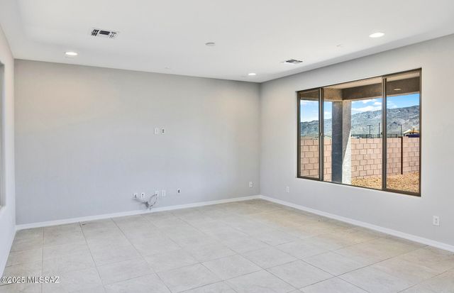 8125 S Sonoran Oak Drive, Tucson, AZ 85747