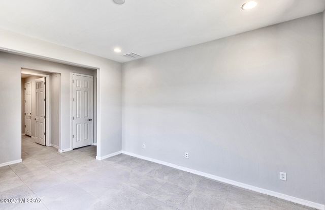 8125 S Sonoran Oak Drive, Tucson, AZ 85747