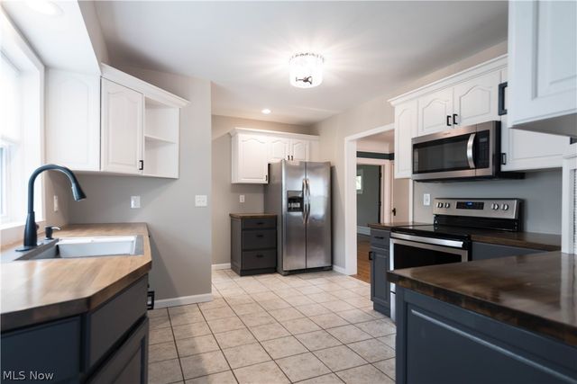 7003 Brecksville Road, Independence, OH 44131
