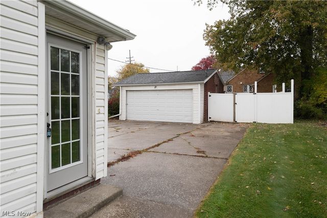 7003 Brecksville Road, Independence, OH 44131
