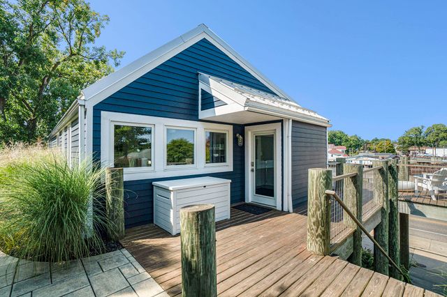 550 Williams Street, South Haven, MI 49090