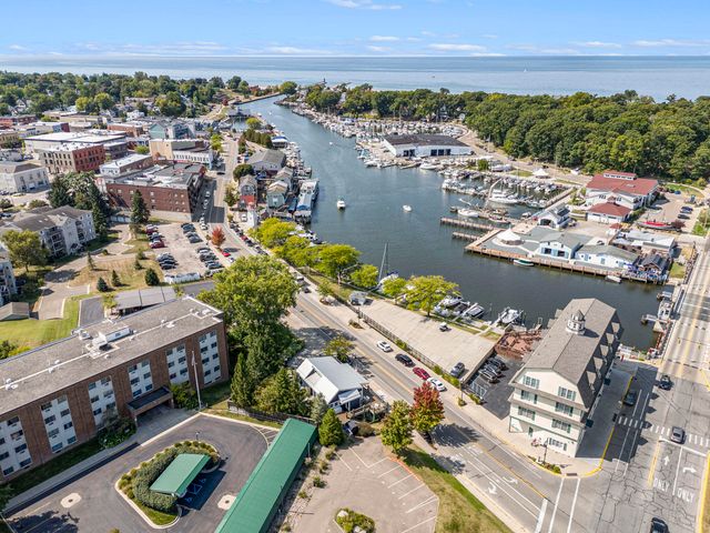 550 Williams Street, South Haven, MI 49090