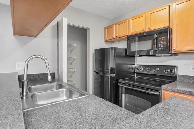 209 LAKE BROOK CIRCLE 102, Brandon, FL 33511