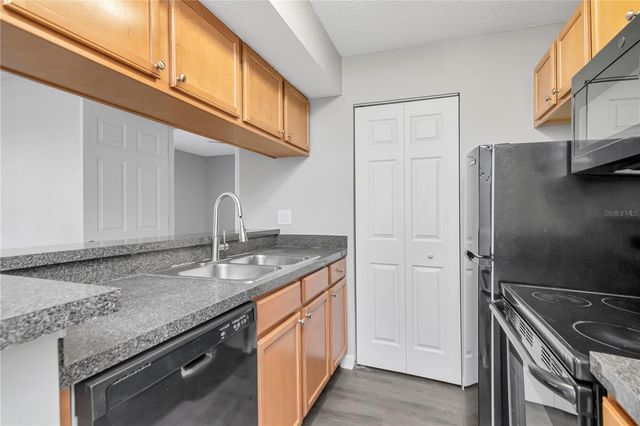 209 LAKE BROOK CIRCLE 102, Brandon, FL 33511