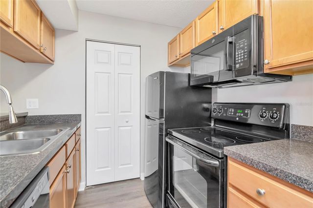 209 LAKE BROOK CIRCLE 102, Brandon, FL 33511