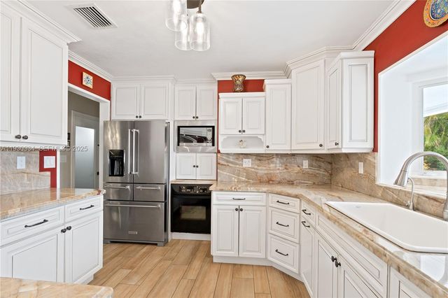 4800 NE 13th Ter, Oakland Park, FL 33334