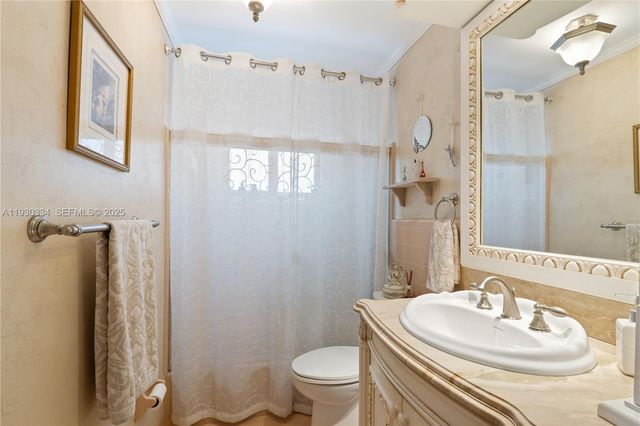 4800 NE 13th Ter, Oakland Park, FL 33334