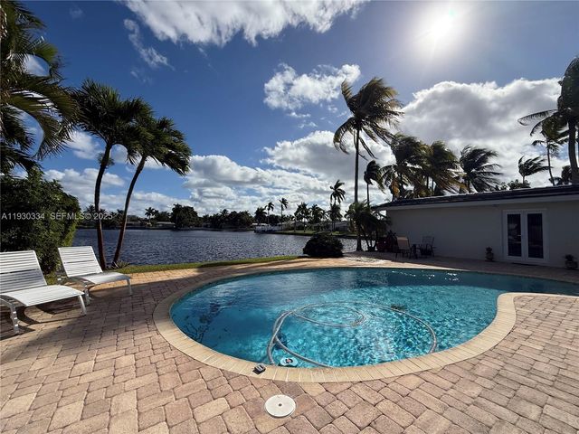 4800 NE 13th Ter, Oakland Park, FL 33334