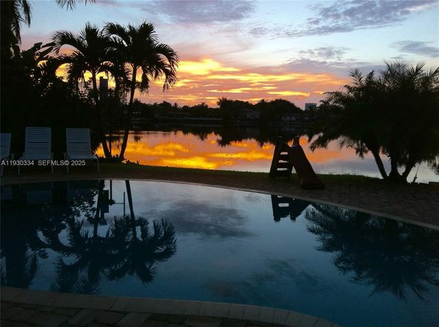 4800 NE 13th Ter, Oakland Park, FL 33334