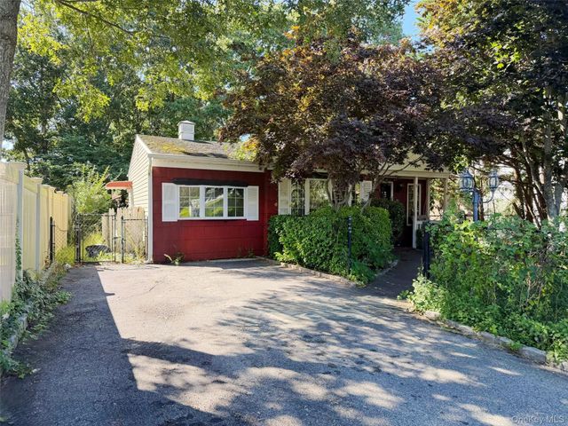 30 Oakwood Drive, Shirley, NY 11967