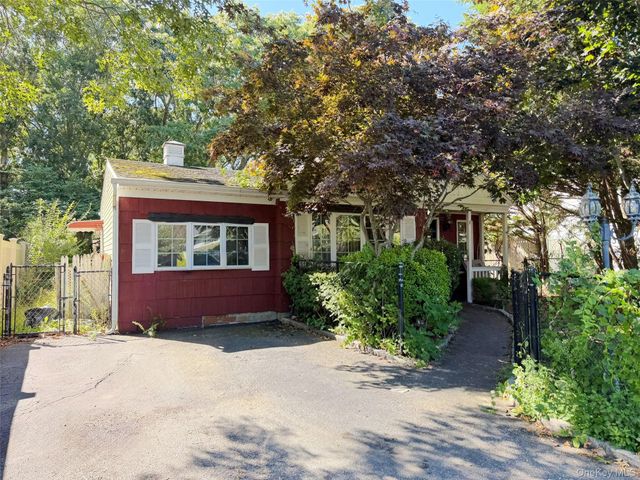 30 Oakwood Drive, Shirley, NY 11967