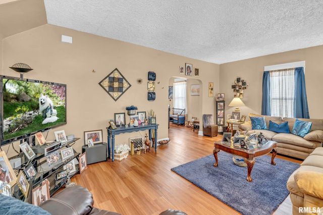 902 44TH Street, Rock Island, IL 61201