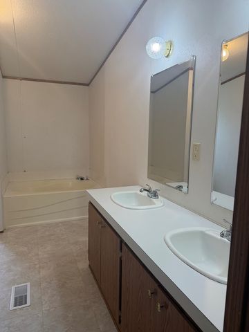 245 Codrington, Kerrville, TX 78028