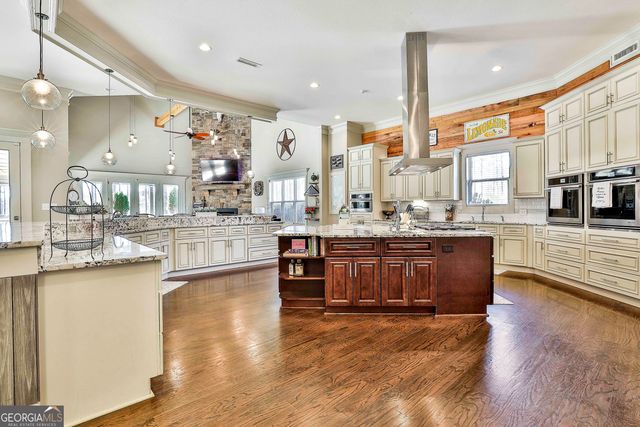 2161 Bear Creek Road, Moreland, GA 30259