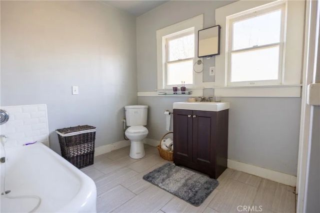 3463 E Kerckhoff, Fresno, CA 93702