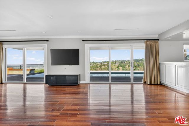 4186 Regal Oak Drive, Encino, CA 91436