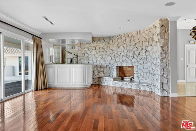 4186 Regal Oak Drive, Encino, CA 91436