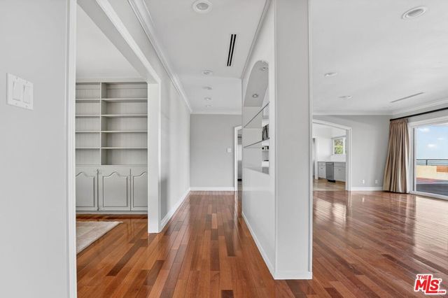 4186 Regal Oak Drive, Encino, CA 91436