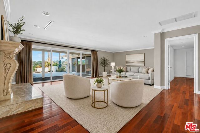 4186 Regal Oak Drive, Encino, CA 91436