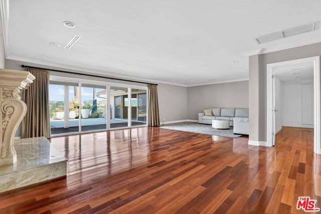 4186 Regal Oak Drive, Encino, CA 91436