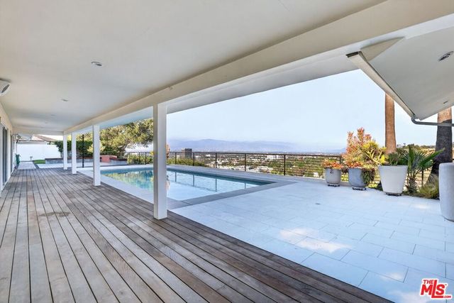 4186 Regal Oak Drive, Encino, CA 91436