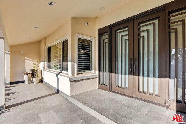 4186 Regal Oak Drive, Encino, CA 91436