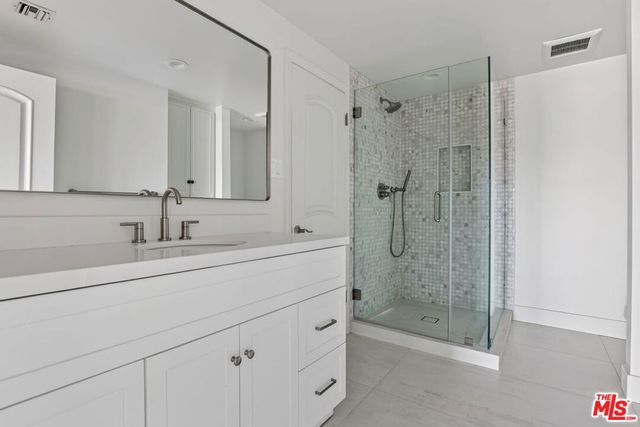 4186 Regal Oak Drive, Encino, CA 91436