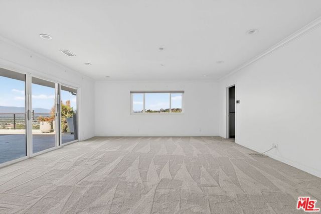 4186 Regal Oak Drive, Encino, CA 91436