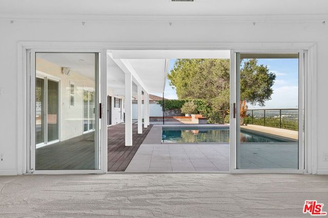 4186 Regal Oak Drive, Encino, CA 91436