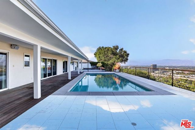 4186 Regal Oak Drive, Encino, CA 91436