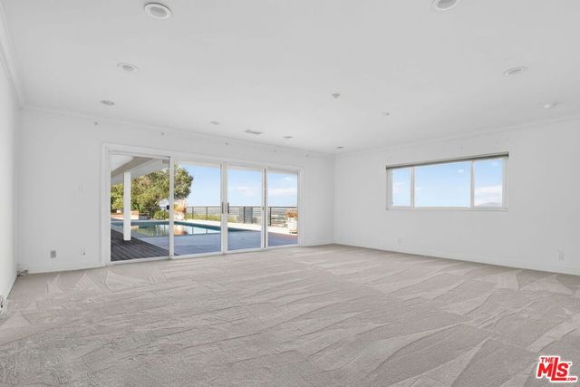 4186 Regal Oak Drive, Encino, CA 91436