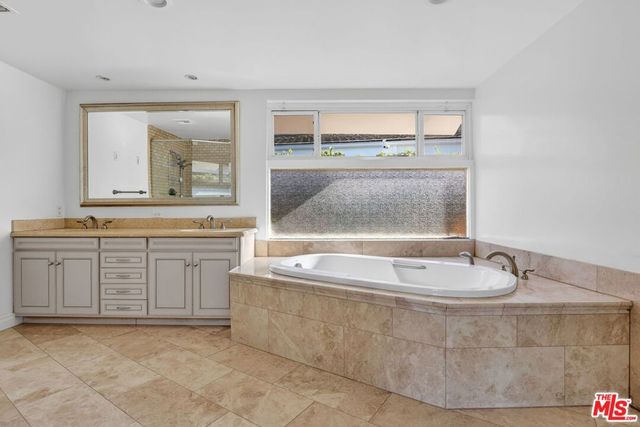 4186 Regal Oak Drive, Encino, CA 91436
