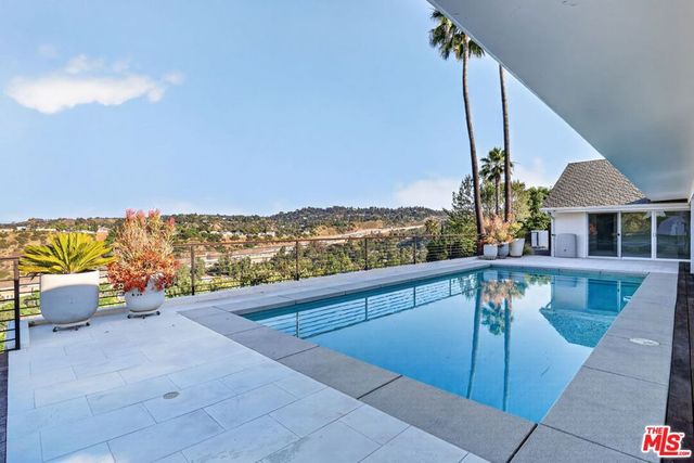 4186 Regal Oak Drive, Encino, CA 91436