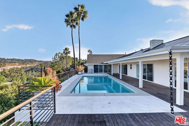 4186 Regal Oak Drive, Encino, CA 91436