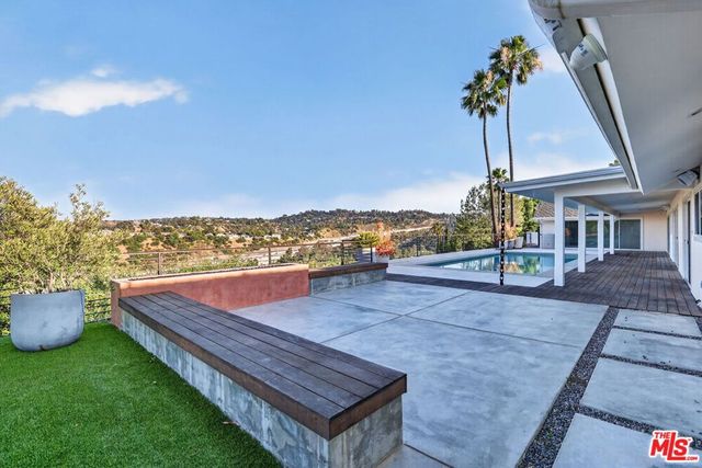4186 Regal Oak Drive, Encino, CA 91436
