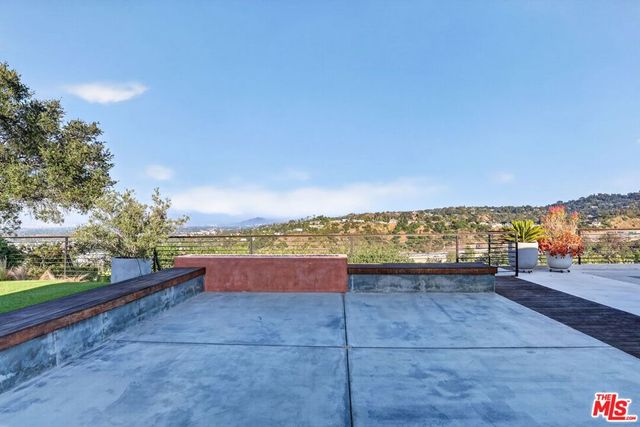 4186 Regal Oak Drive, Encino, CA 91436