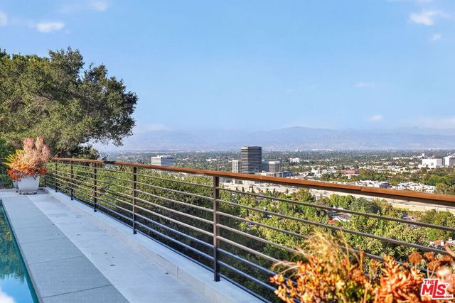 4186 Regal Oak Drive, Encino, CA 91436
