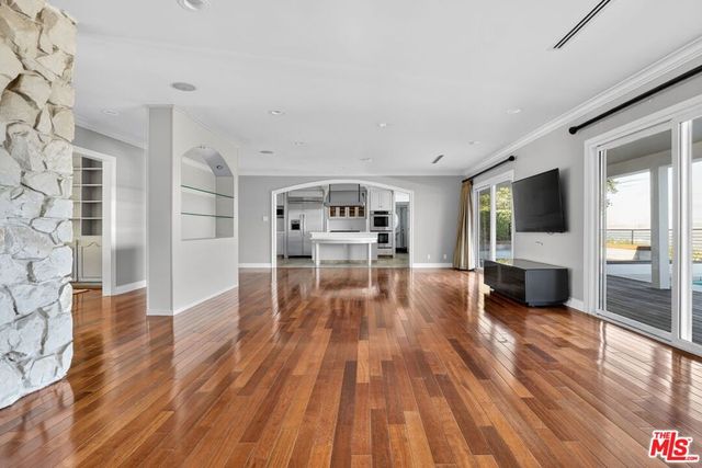 4186 Regal Oak Drive, Encino, CA 91436
