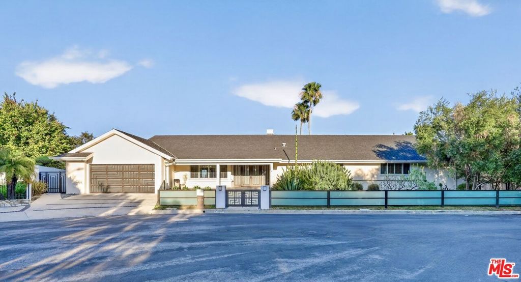 4186 Regal Oak Drive, Encino, CA 91436