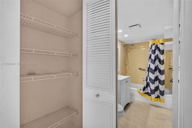 2900 NW 48th Terrace 310, Lauderdale Lakes, FL 33313