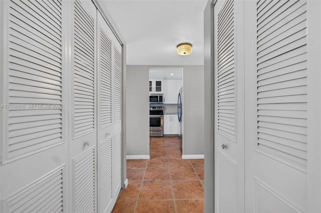 2900 NW 48th Terrace 310, Lauderdale Lakes, FL 33313
