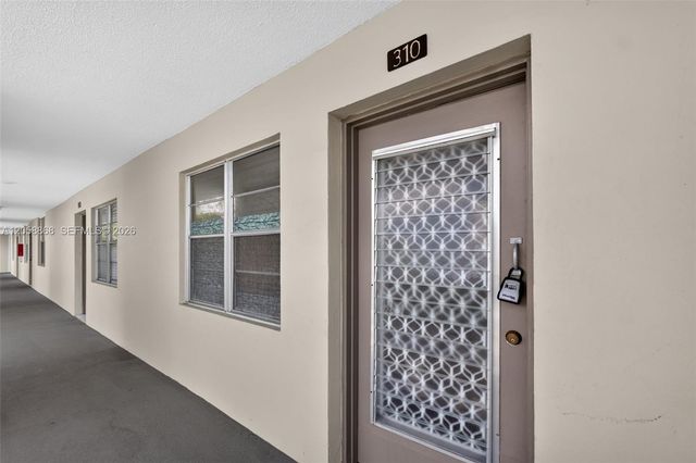 2900 NW 48th Terrace 310, Lauderdale Lakes, FL 33313