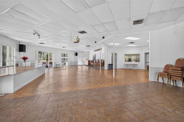 2900 NW 48th Terrace 310, Lauderdale Lakes, FL 33313