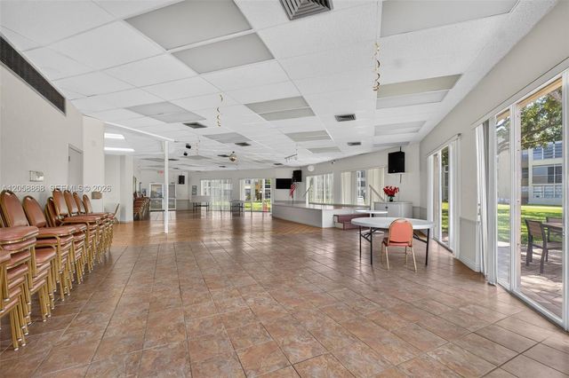 2900 NW 48th Terrace 310, Lauderdale Lakes, FL 33313