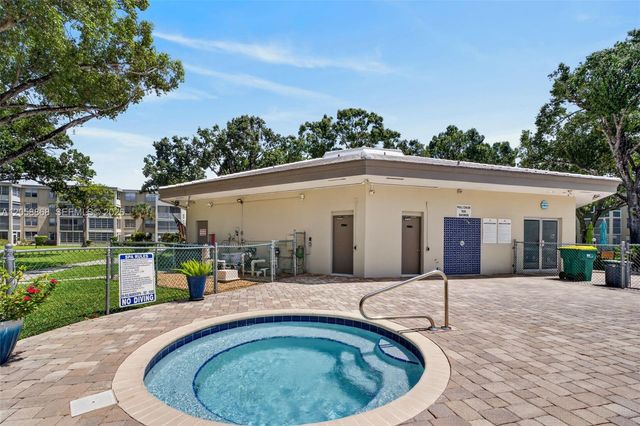 2900 NW 48th Terrace 310, Lauderdale Lakes, FL 33313