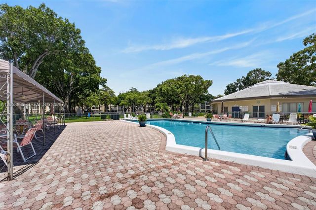 2900 NW 48th Terrace 310, Lauderdale Lakes, FL 33313