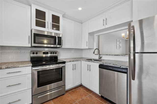 2900 NW 48th Terrace 310, Lauderdale Lakes, FL 33313
