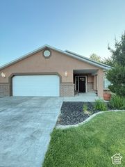 5013 S 4150 W, Roy, UT 84067