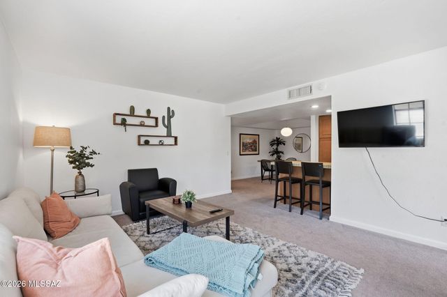 6490 N Tierra de las Catalinas Apt 91, Tucson, AZ 85718